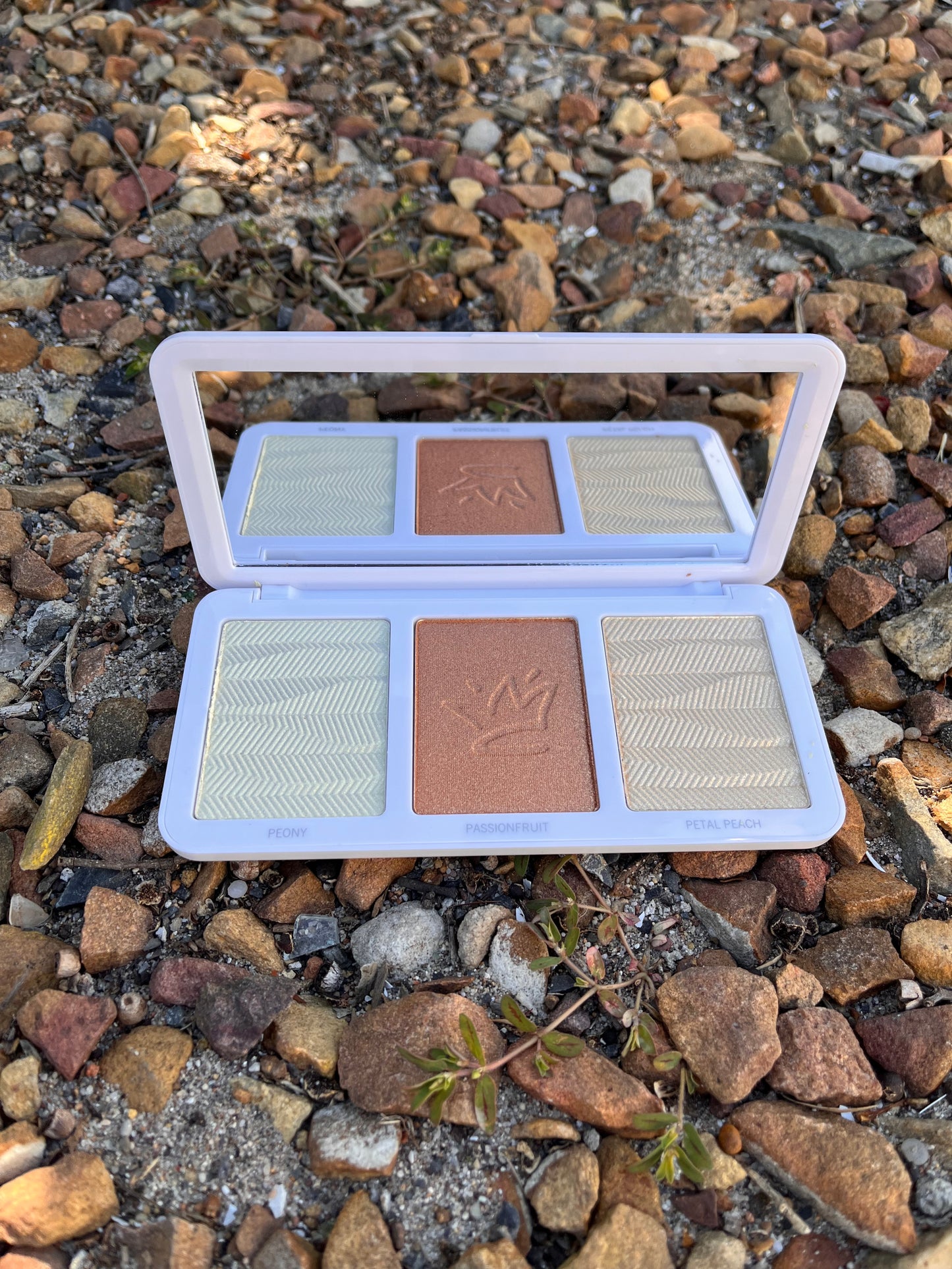 Supra Glow Highlighter Palette – Shine with Stunning Radiance