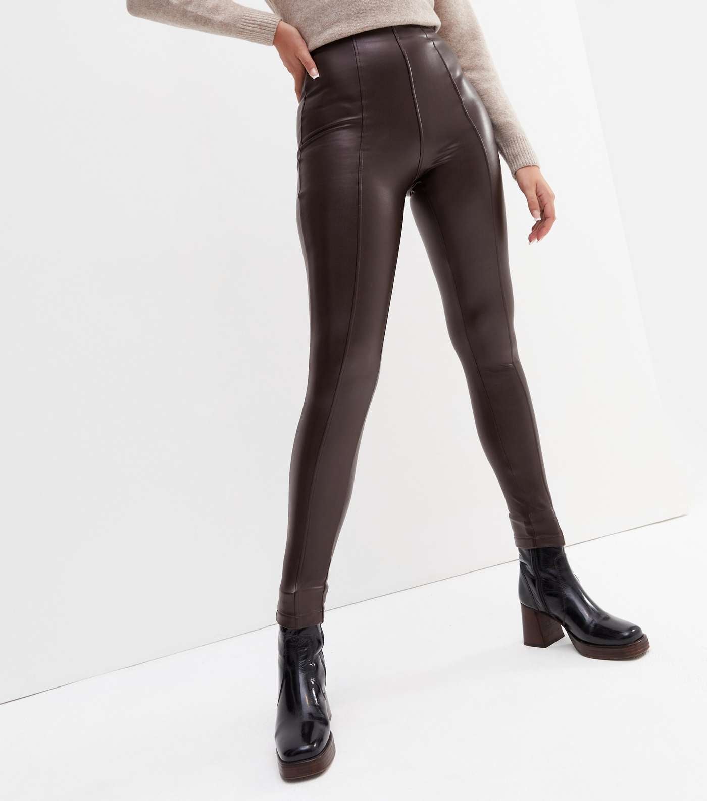 Faux Leather Skinny Fit Pants XD21