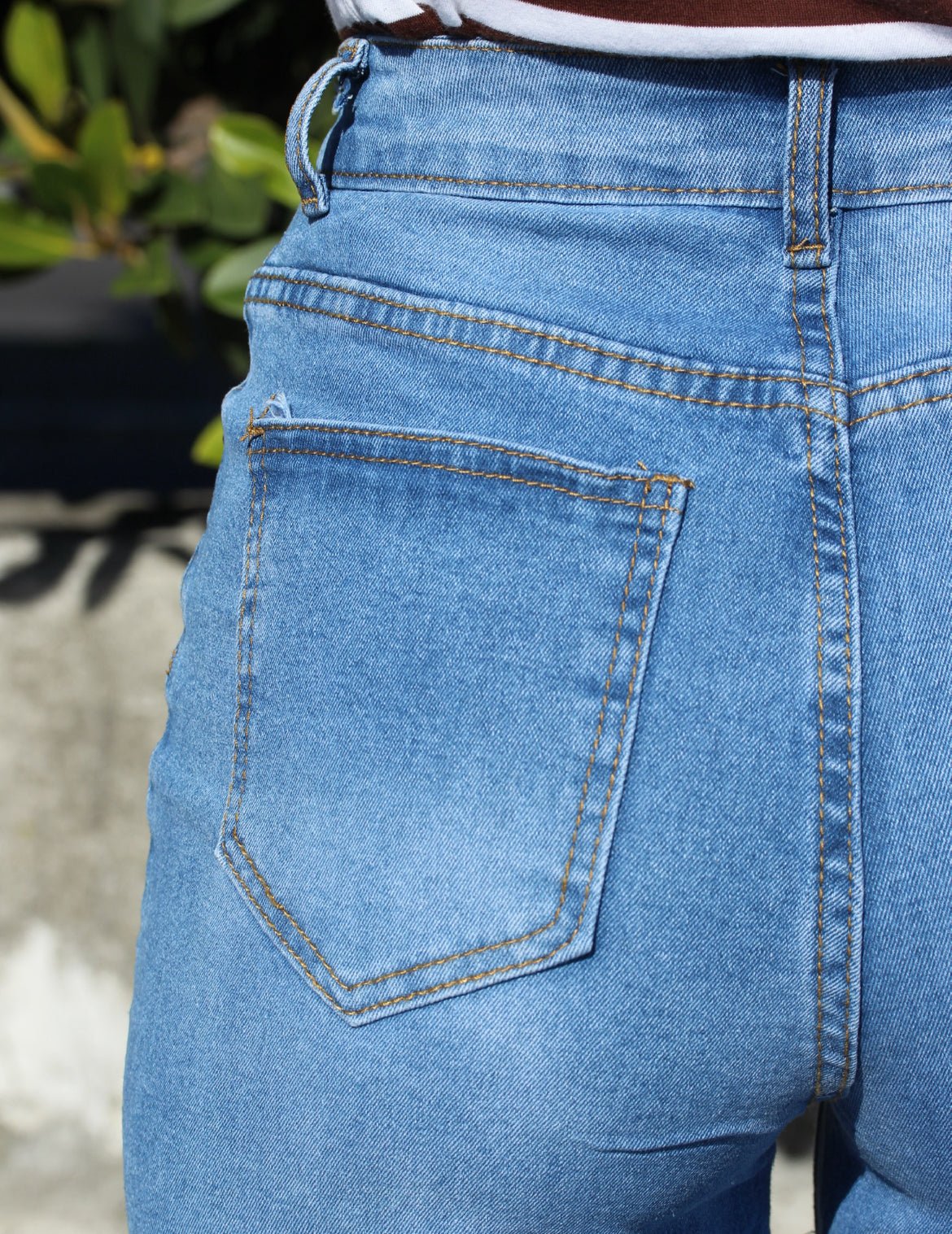 Light Wash Wide-Leg Jeans – DYQ 386