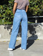 Light Wash Wide-Leg Jeans – DYQ 386