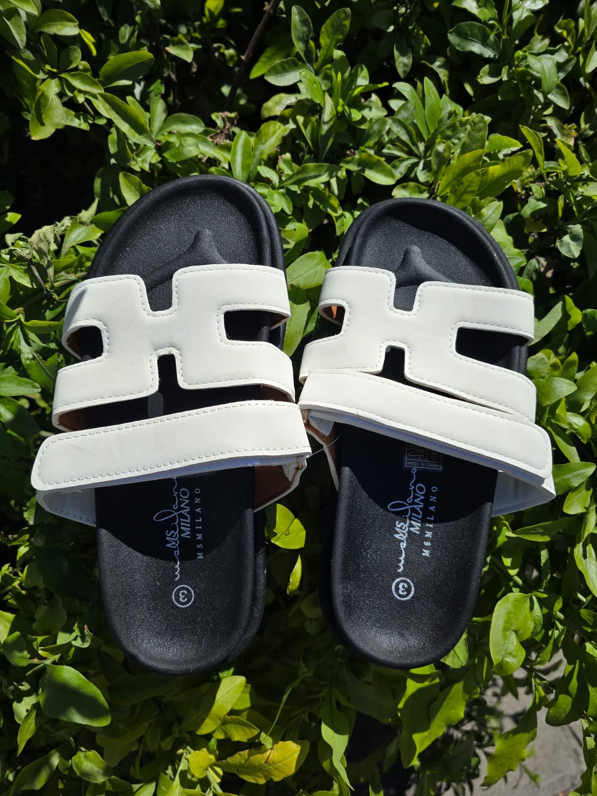 Women's Cut Out Slide Sandals- Comfortable Flat Summer Shoes