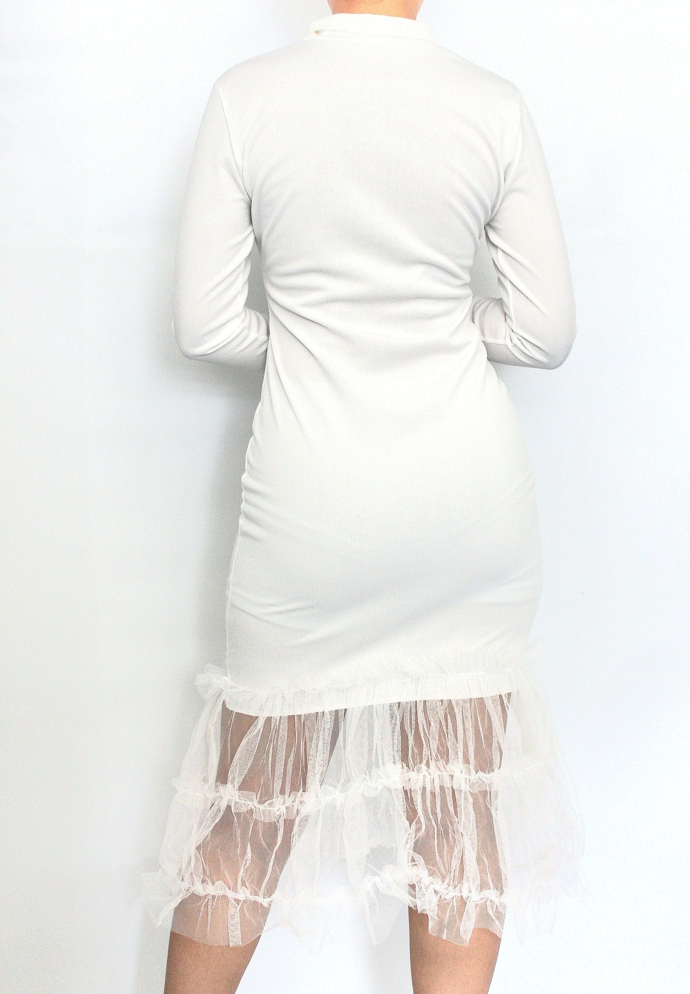 Elegant Ribbed Knit Dress with Sheer Tulle Hem