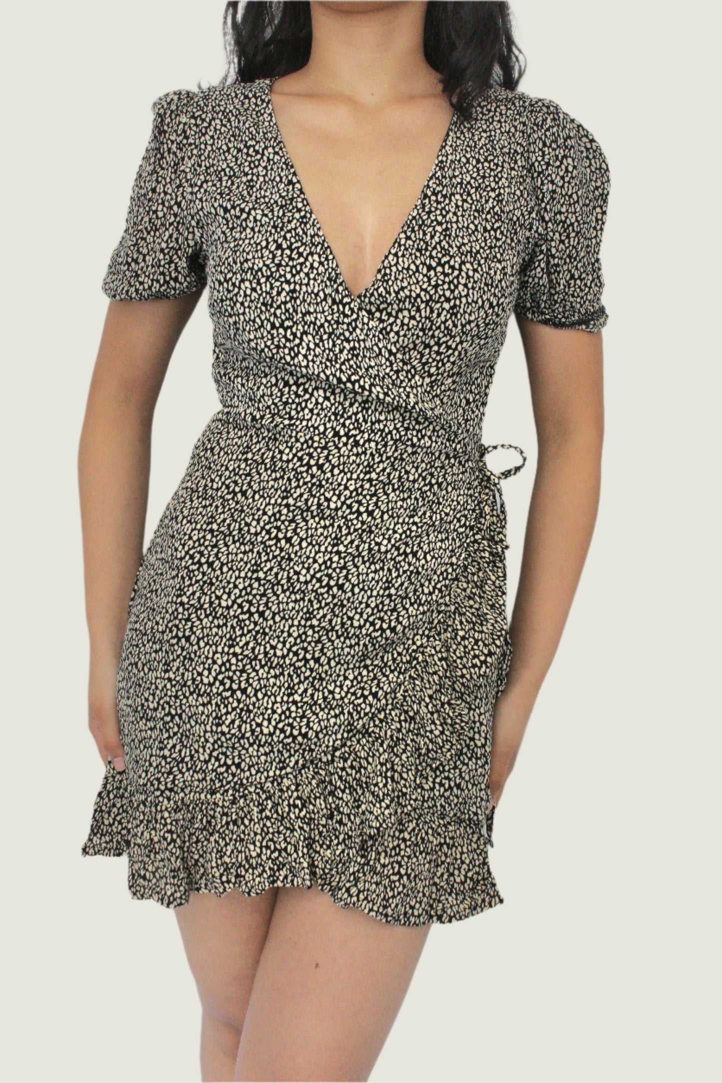 Chic Patterned Wrap Dress – Short Sleeve V-Neck Summer Essential