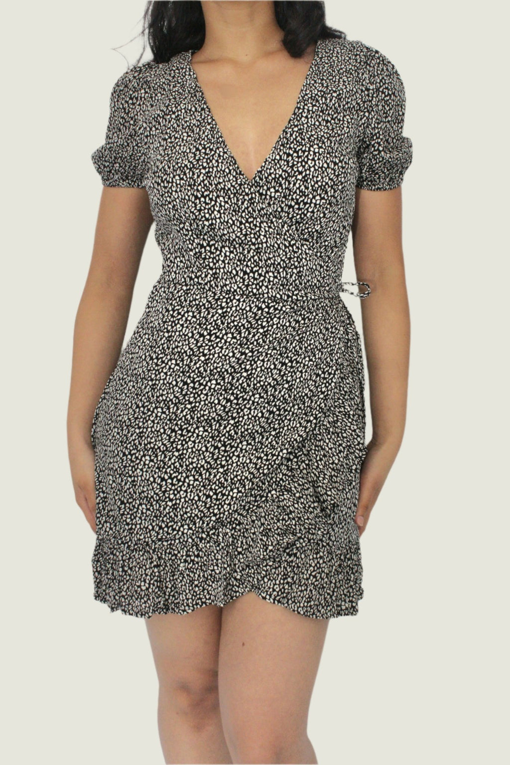 Chic Patterned Wrap Dress – Short Sleeve V-Neck Summer Essential