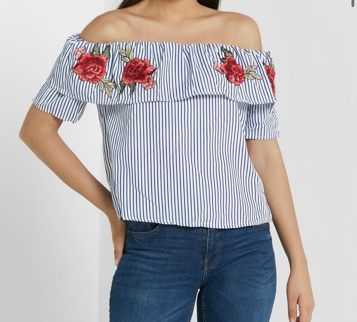 Rosé embroidery off shoulder grill top XD21