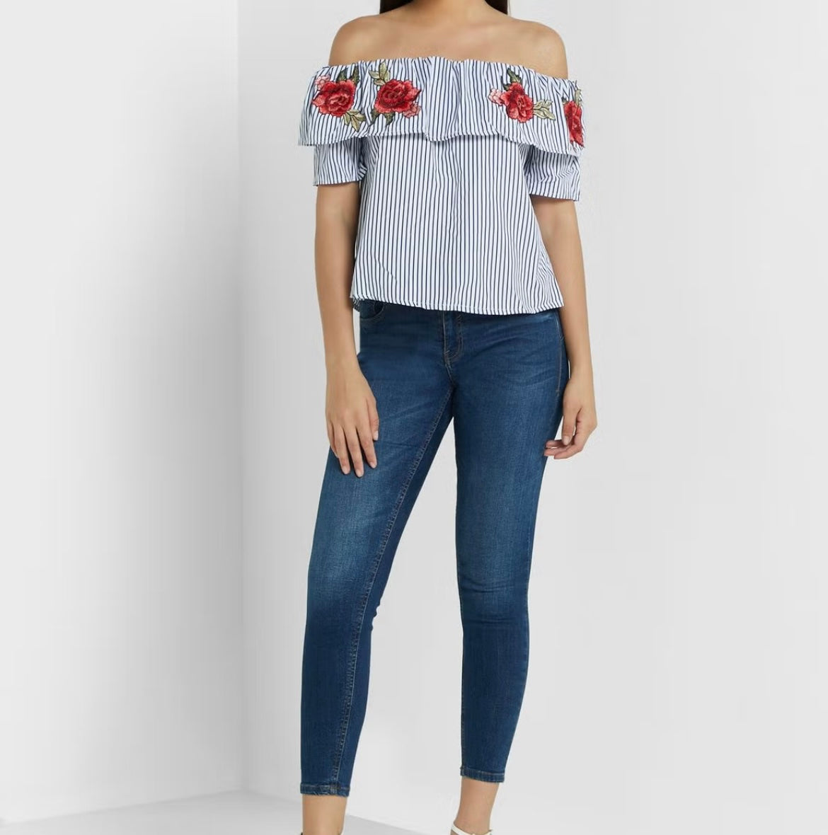 Rosé embroidery off shoulder grill top XD21