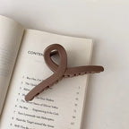 Matte Twist Hair Grip – Elegant and Functional Hair Clip