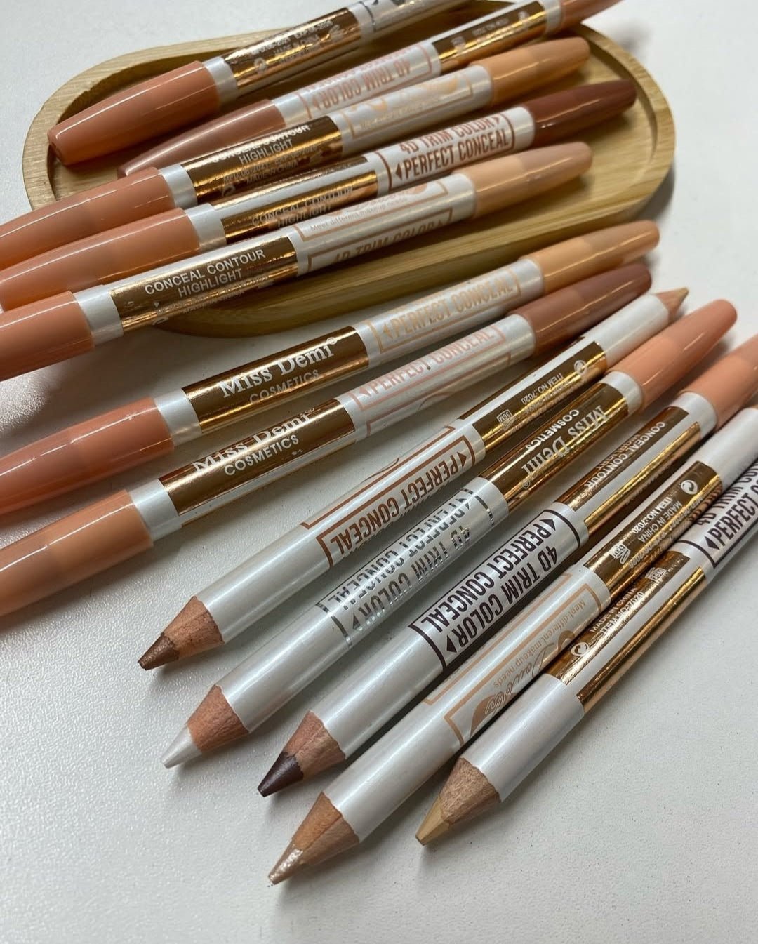 Miss Demi’s 2-in-1 Conceal Contour & Highlight Pencil - Sculpt, Define & Glow