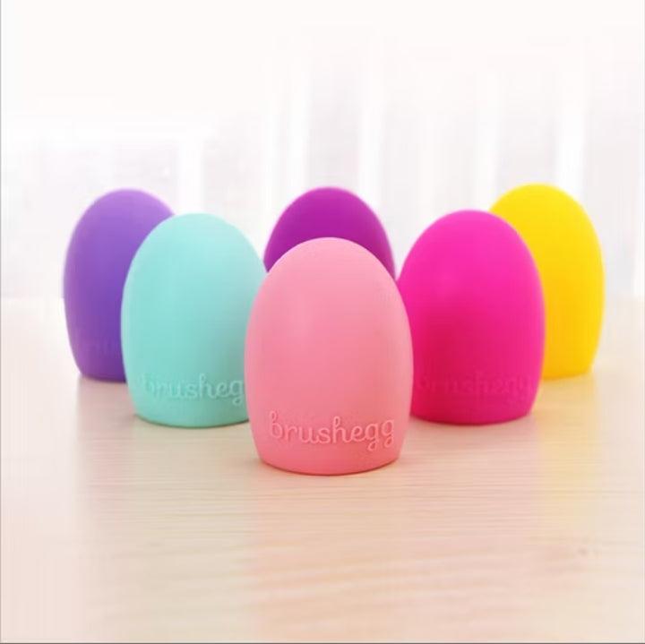 Silicone Foldable Makeup Brush Egg Cleaner - Clean Brushes Fast