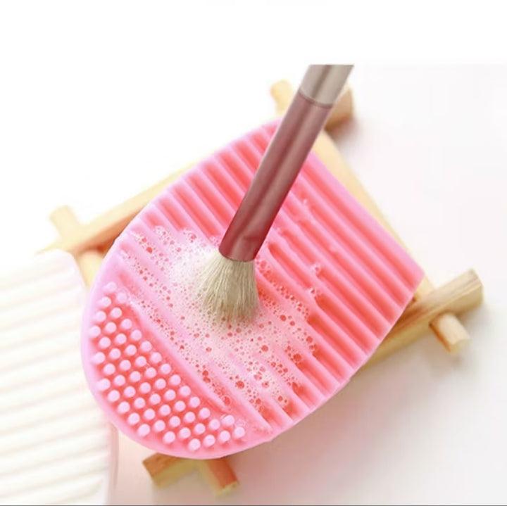 Silicone Foldable Makeup Brush Egg Cleaner - Clean Brushes Fast