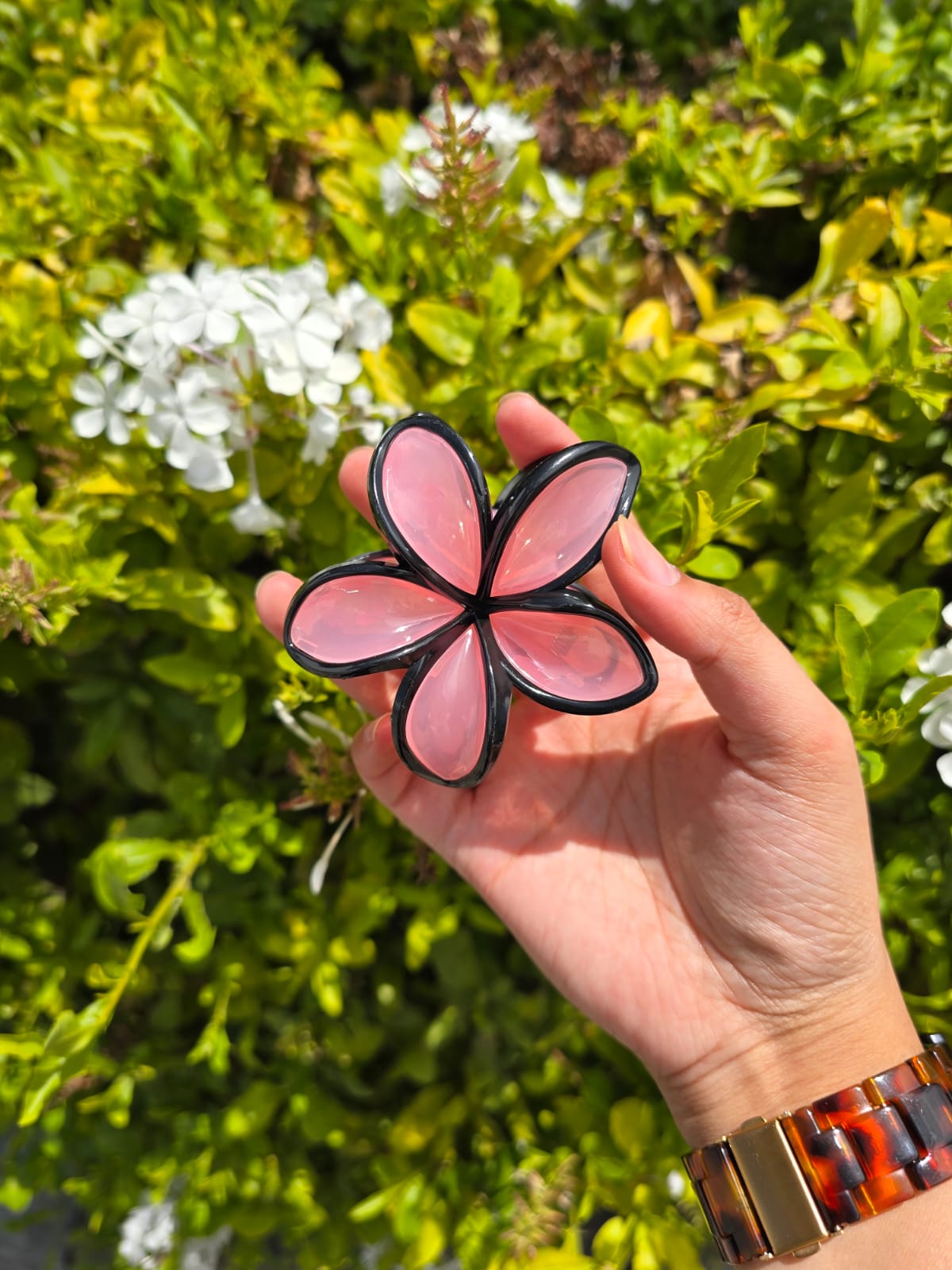 Black Edged Pointed Petal Flower Claw Clip 1pc