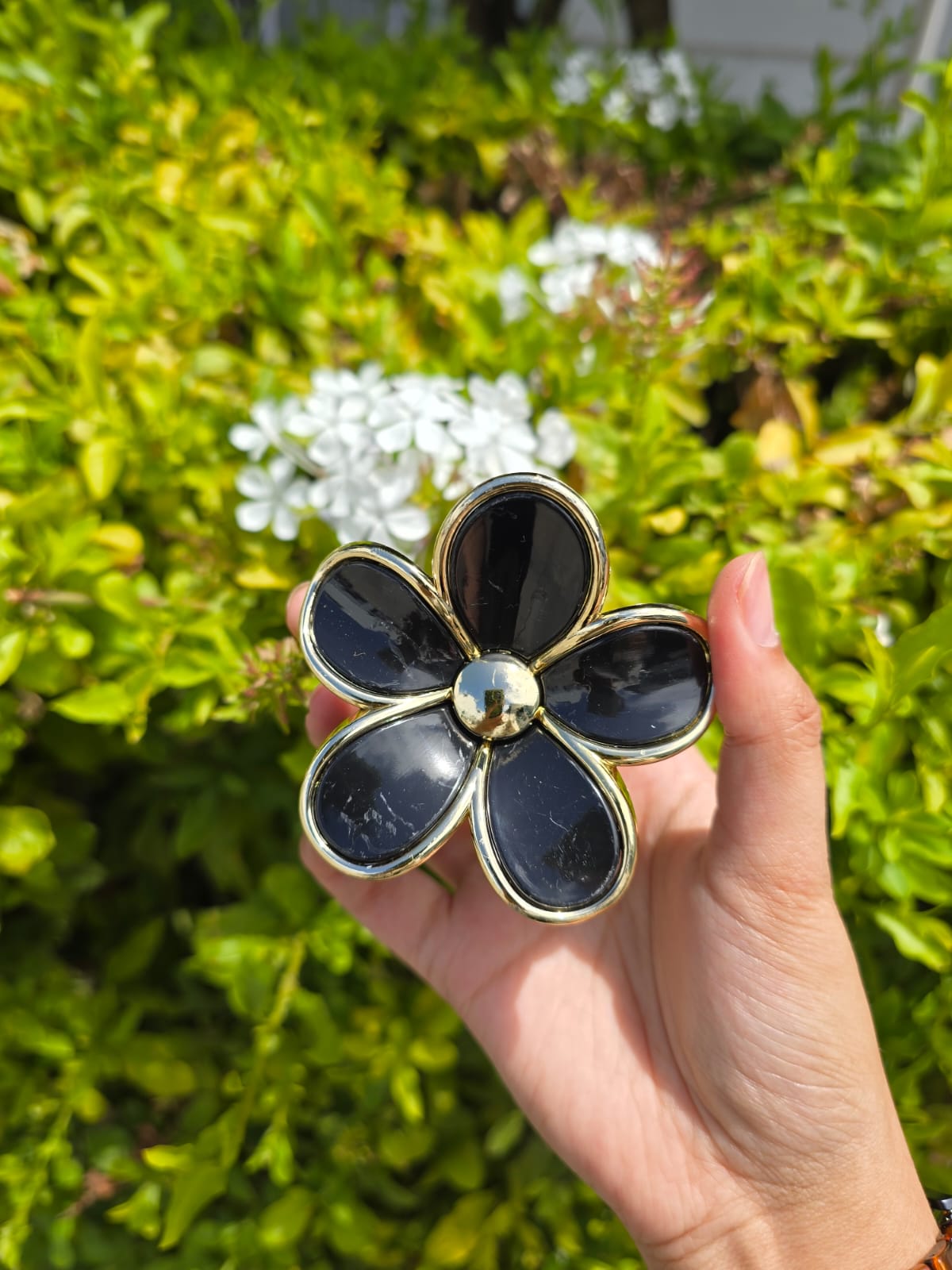 Gold edged Round Petal Flower Claw Clip 1pc