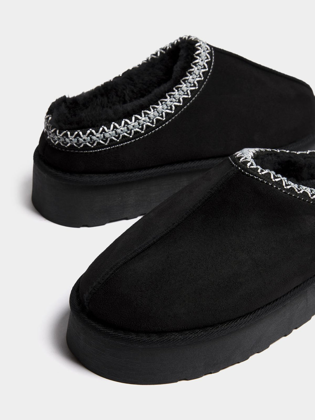 Comfy Couture Slip-On Slippers – Plush Style for Everyday Relaxation