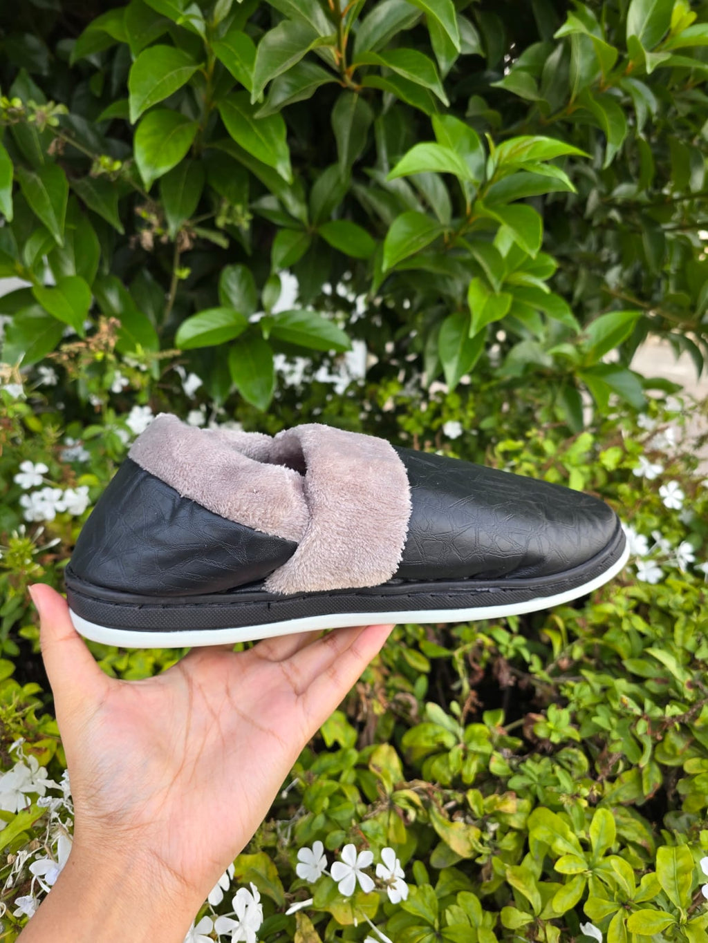 Plush Lined Indoor Slippers – Soft Warm Comfort House Slip-On Shoes
