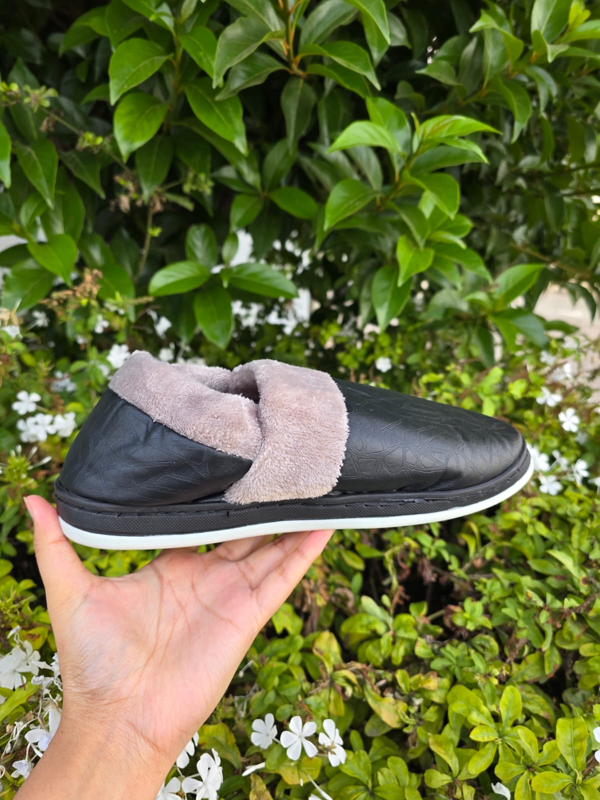 Plush Lined Indoor Slippers – Soft Warm Comfort House Slip-On Shoes