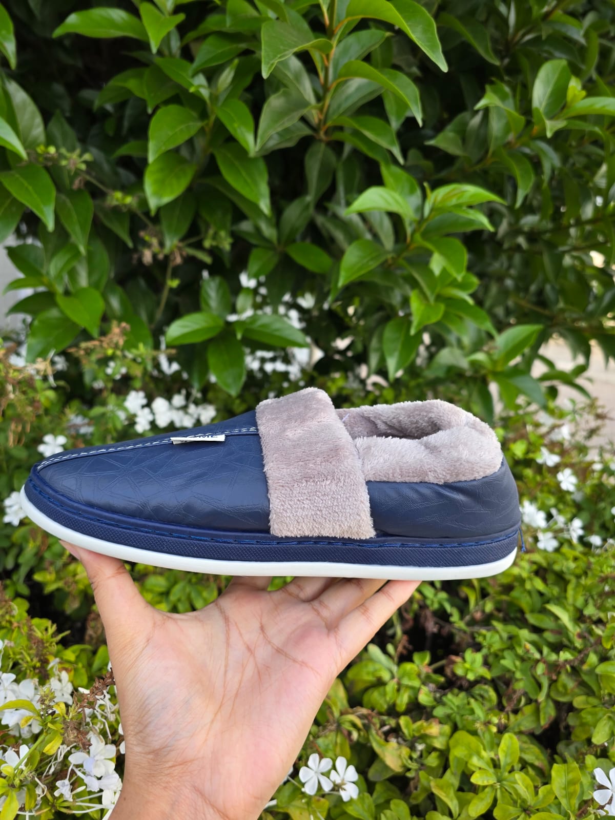 Plush Lined Indoor Slippers – Soft Warm Comfort House Slip-On Shoes
