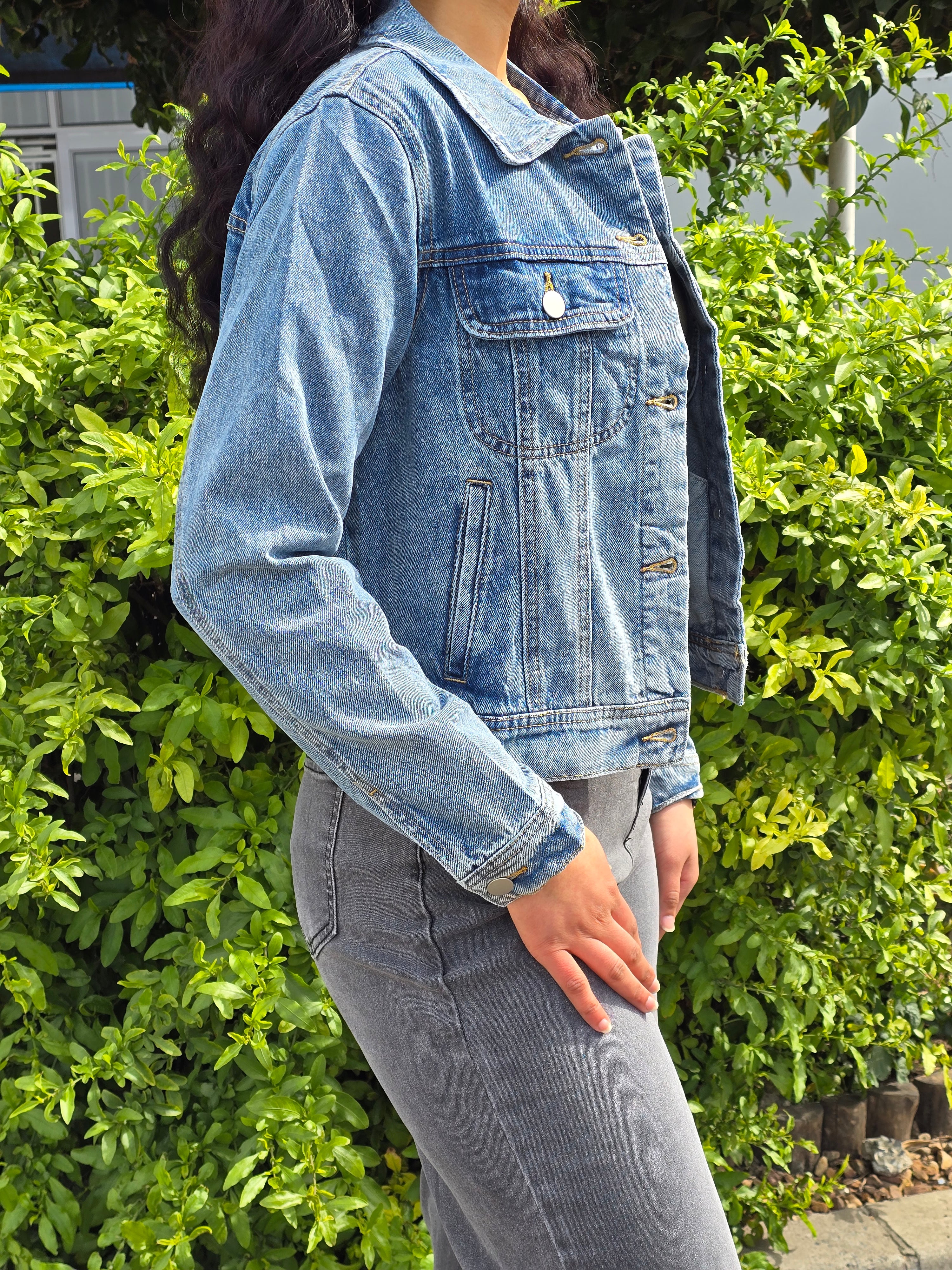 Short Semi-Baggy Denim Jacket – Casual Streetwear Layer
