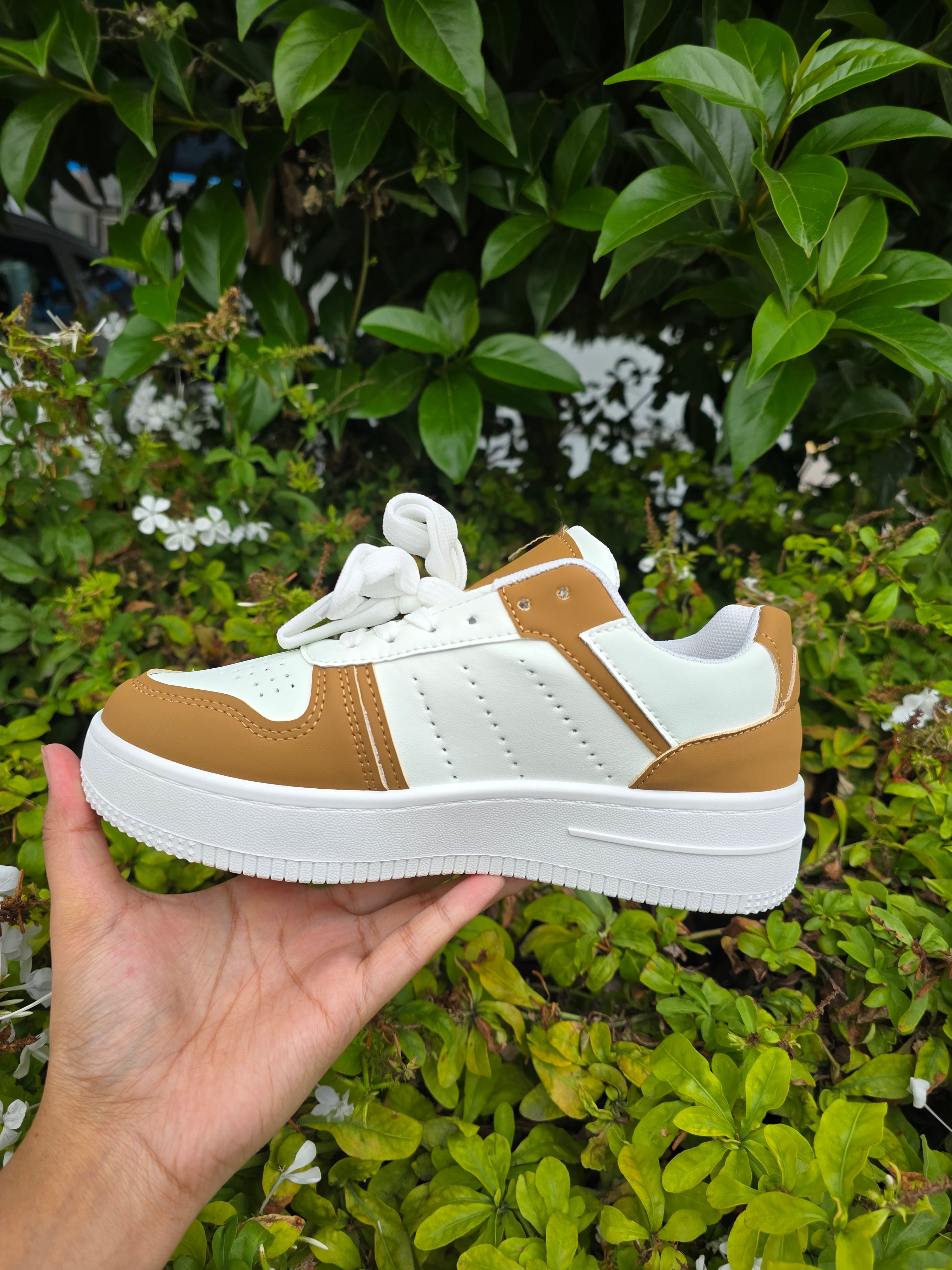 Women’s Casual Sneakers – Lace-Up Street Style Trainers
