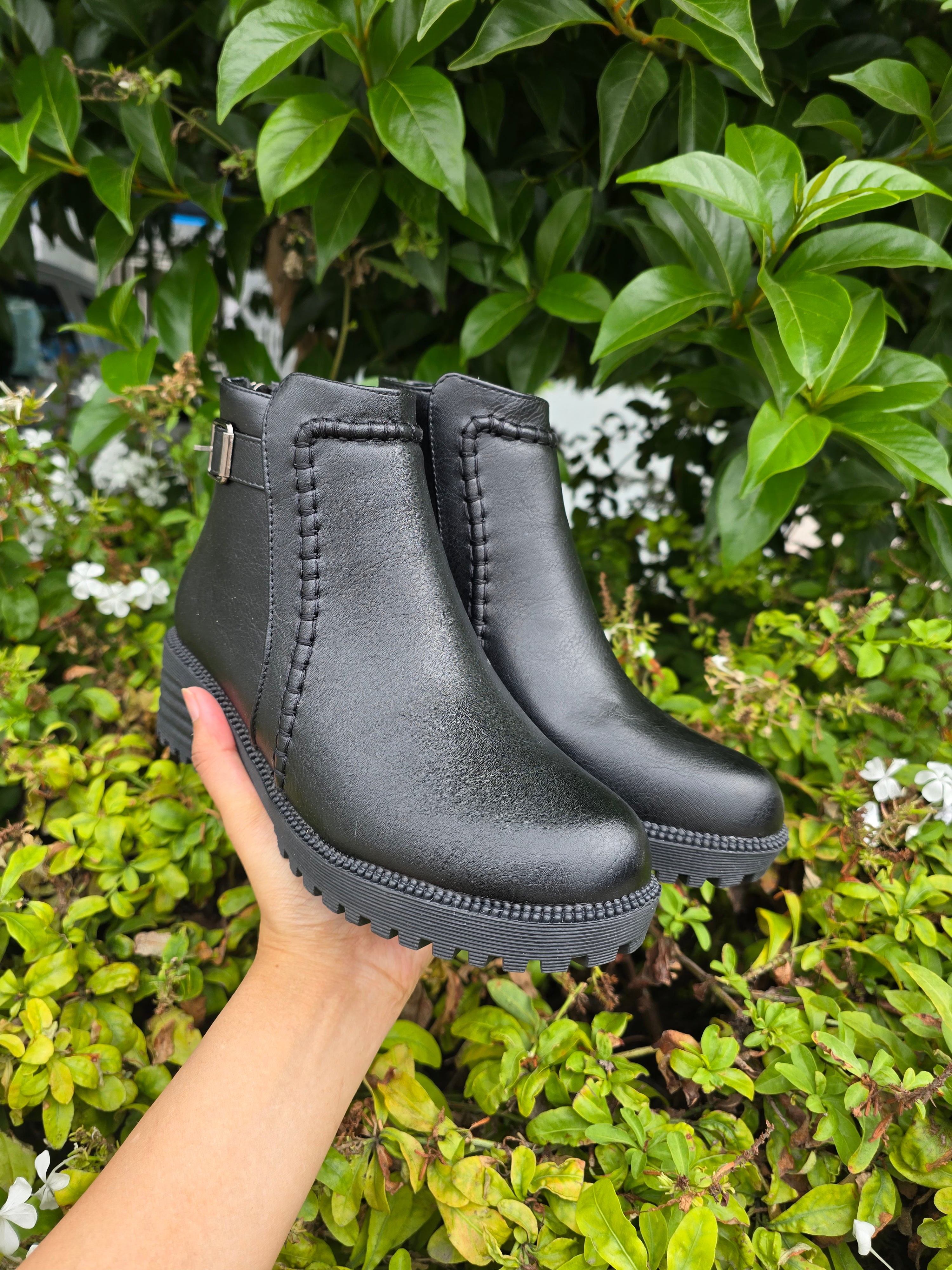 Women’s Buckle Ankle Boots – Chunky Heel Winter Fashion Boots