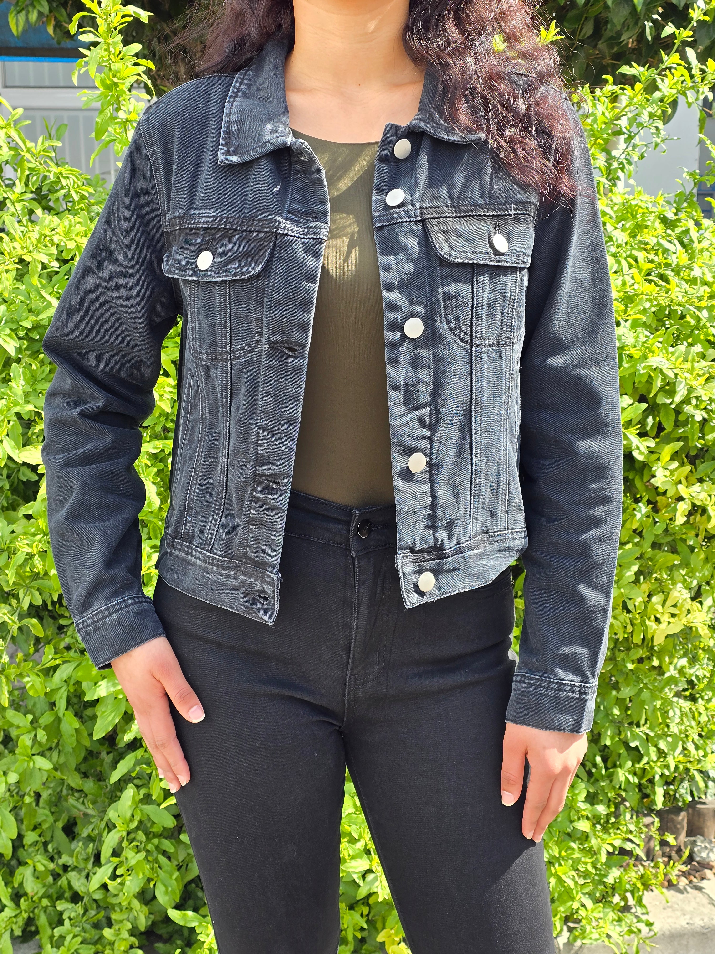 Short Semi-Baggy Denim Jacket – Casual Streetwear Layer