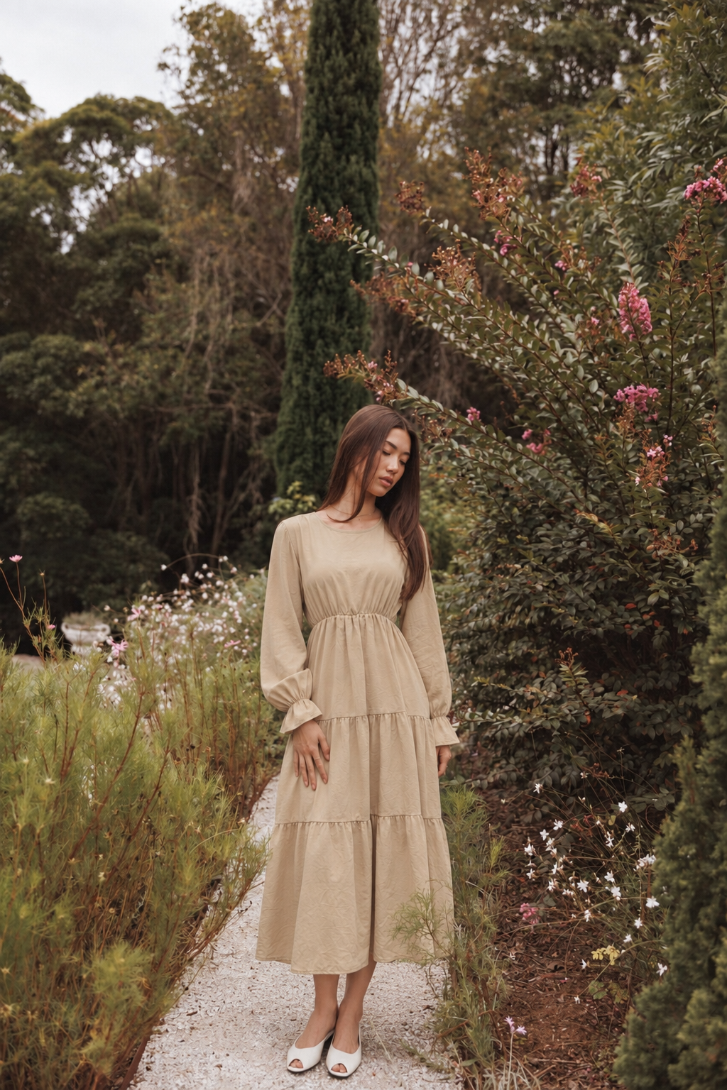 Elegant Tiered Long-Sleeve Midi Dress