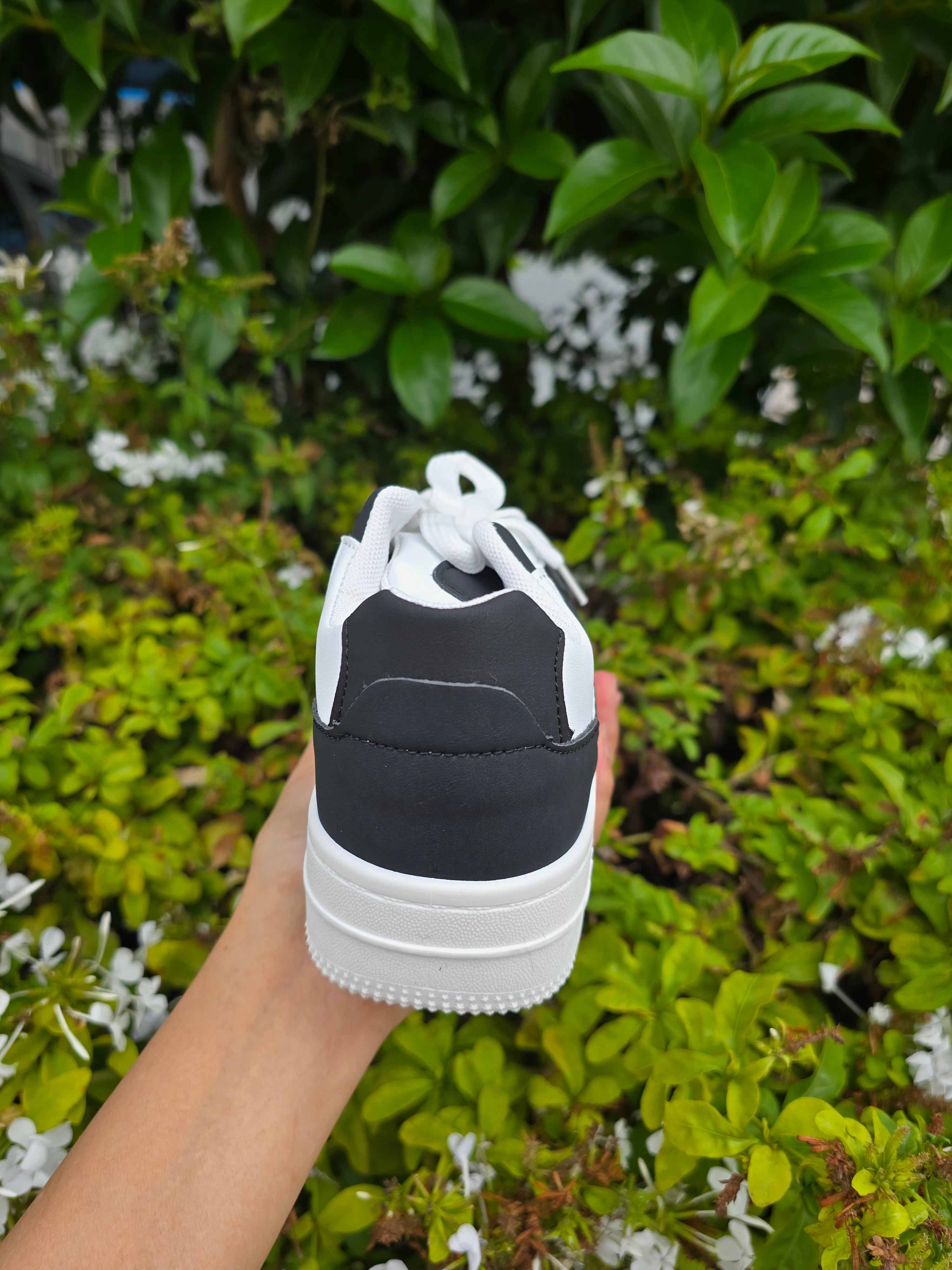Women’s Casual Sneakers – Lace-Up Street Style Trainers