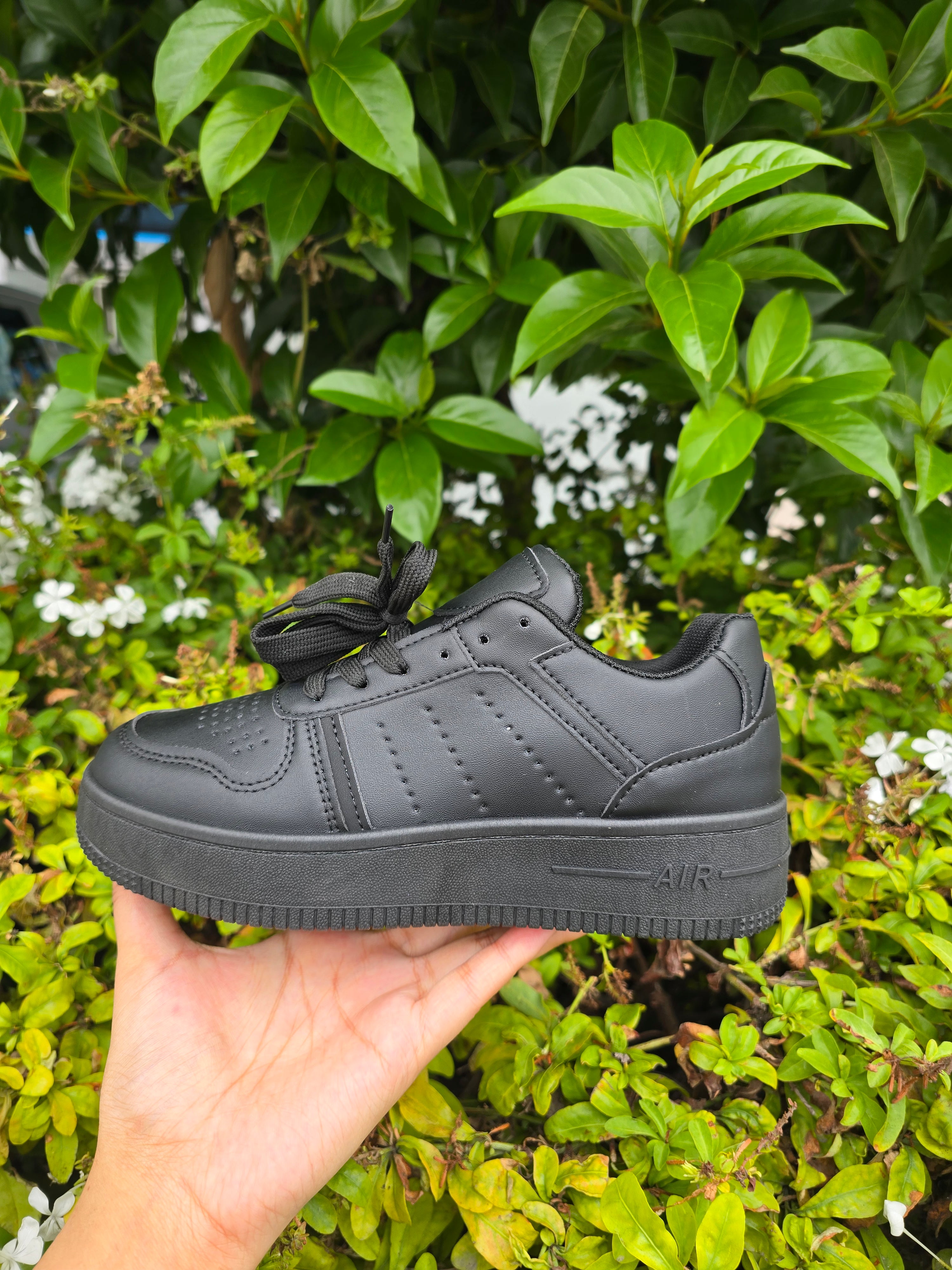 Women’s Casual Sneakers – Lace-Up Street Style Trainers