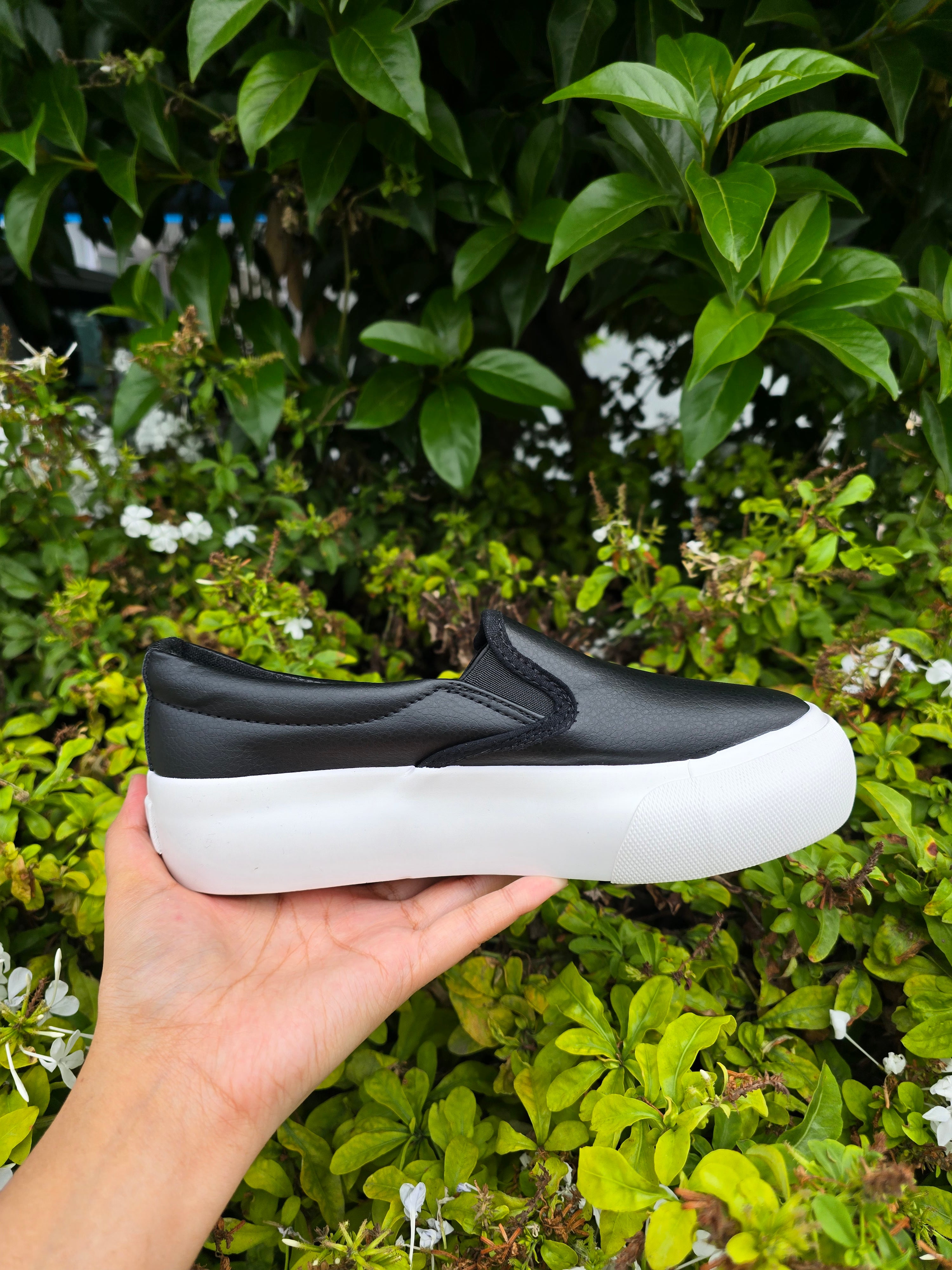 Slip-On Casual Sneakers – Lightweight Everyday Fashion Shoes