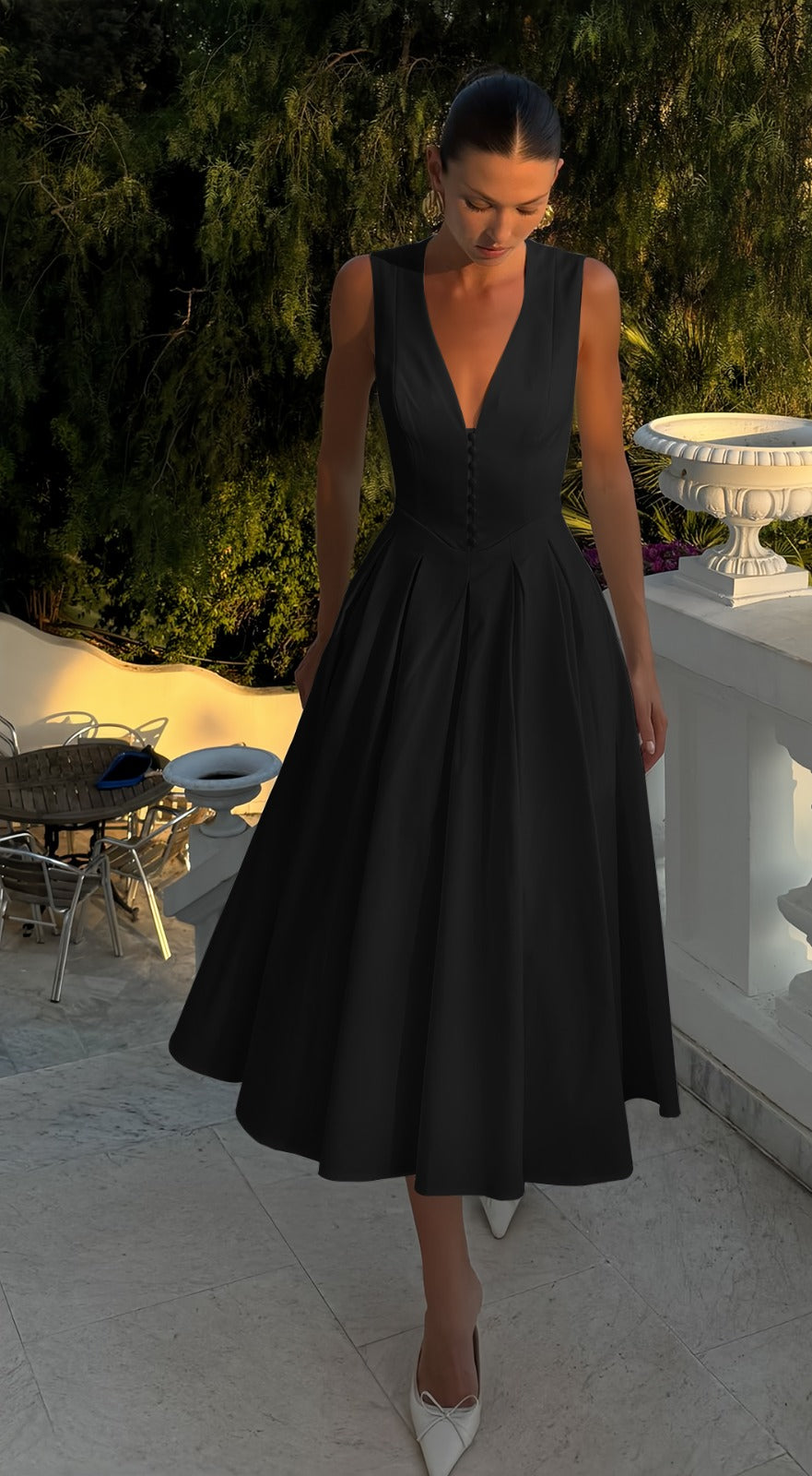 Elegant Sleeveless Pleated Midi Dress with V-Neck
