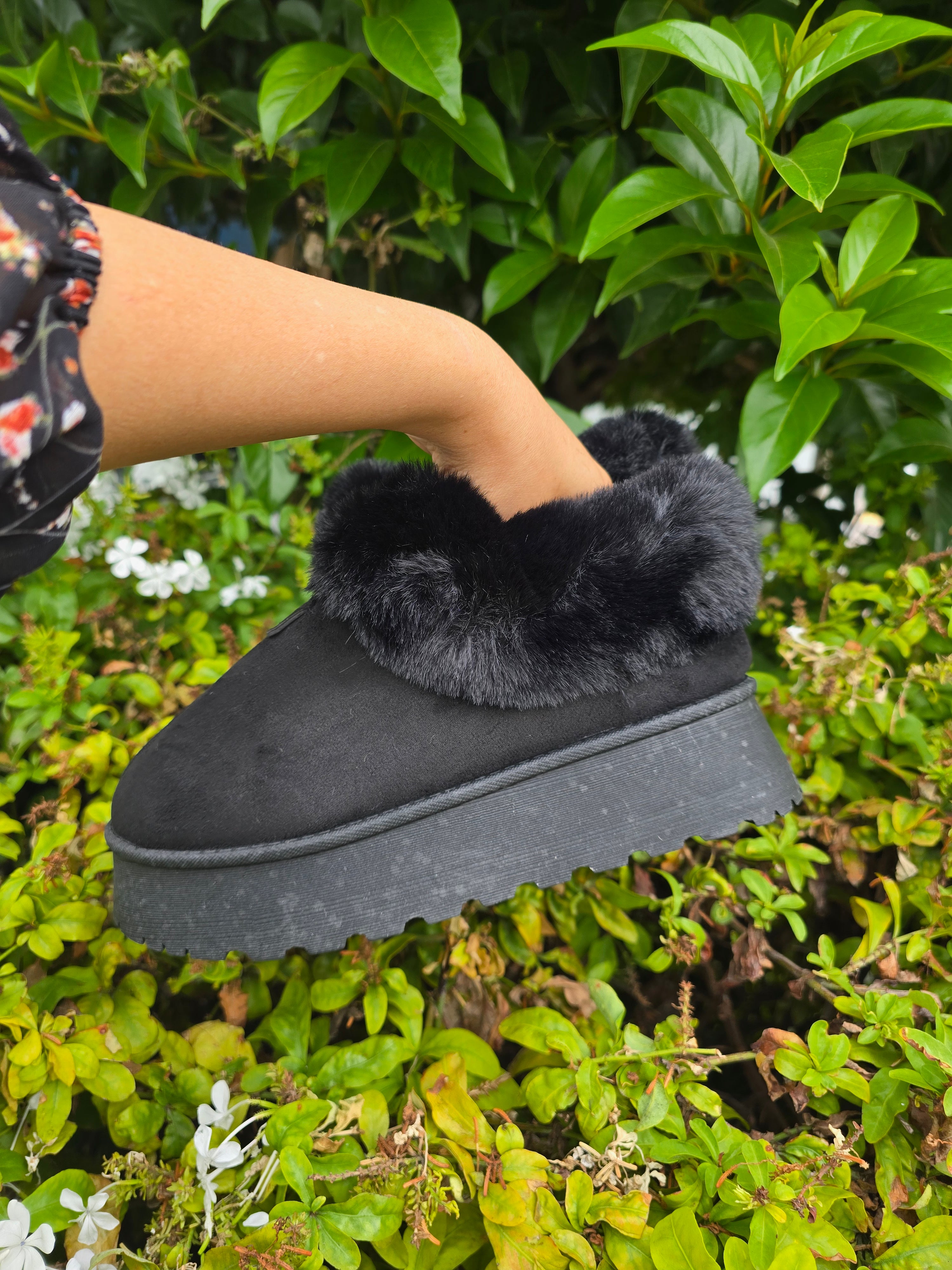 Women’s Black Fur Slip-On Winter Shoes – Warm Platform Casual Slippers