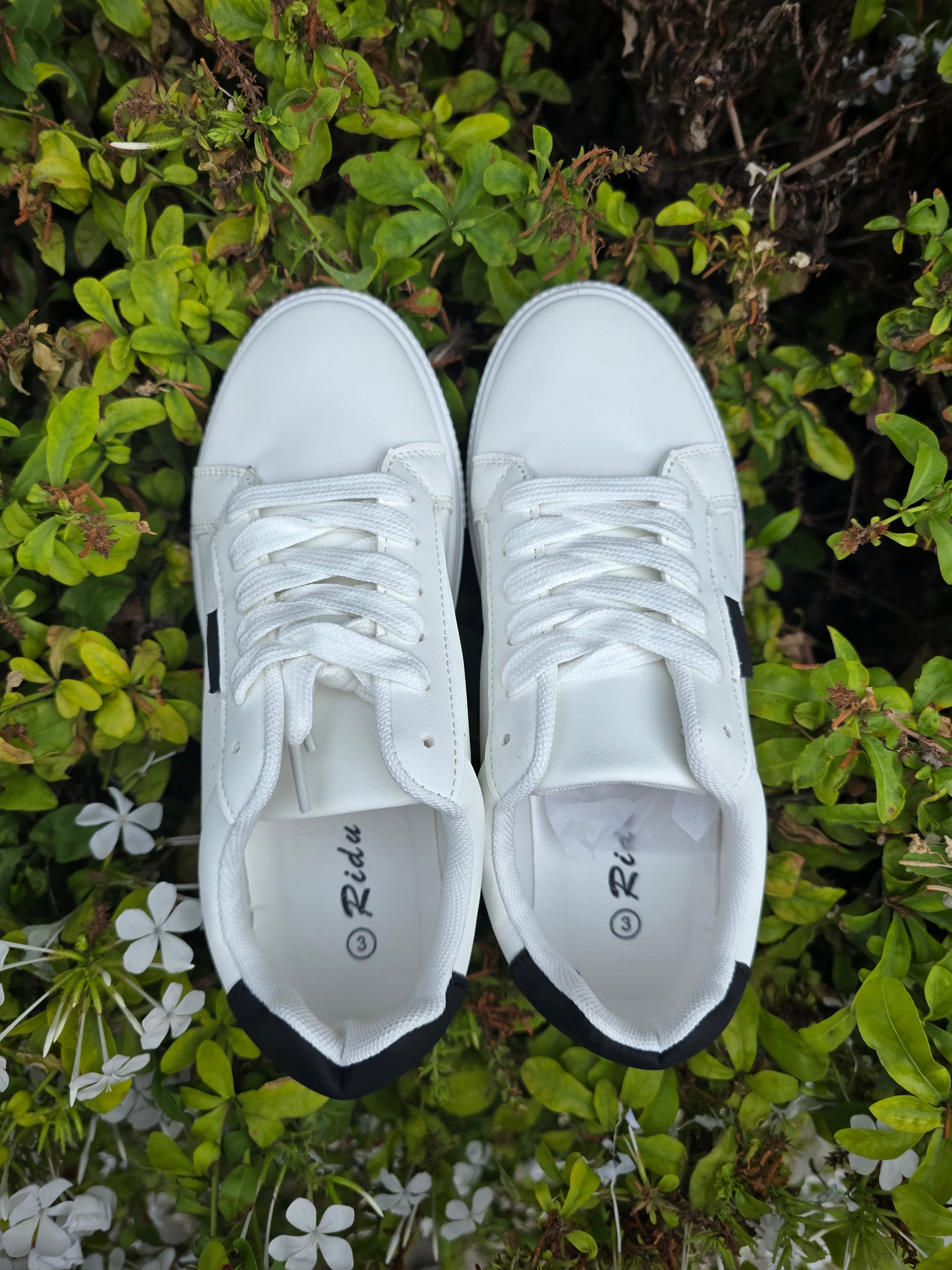 Women’s  Casual Sneakers – Classic Lace-Up Fashion Trainers