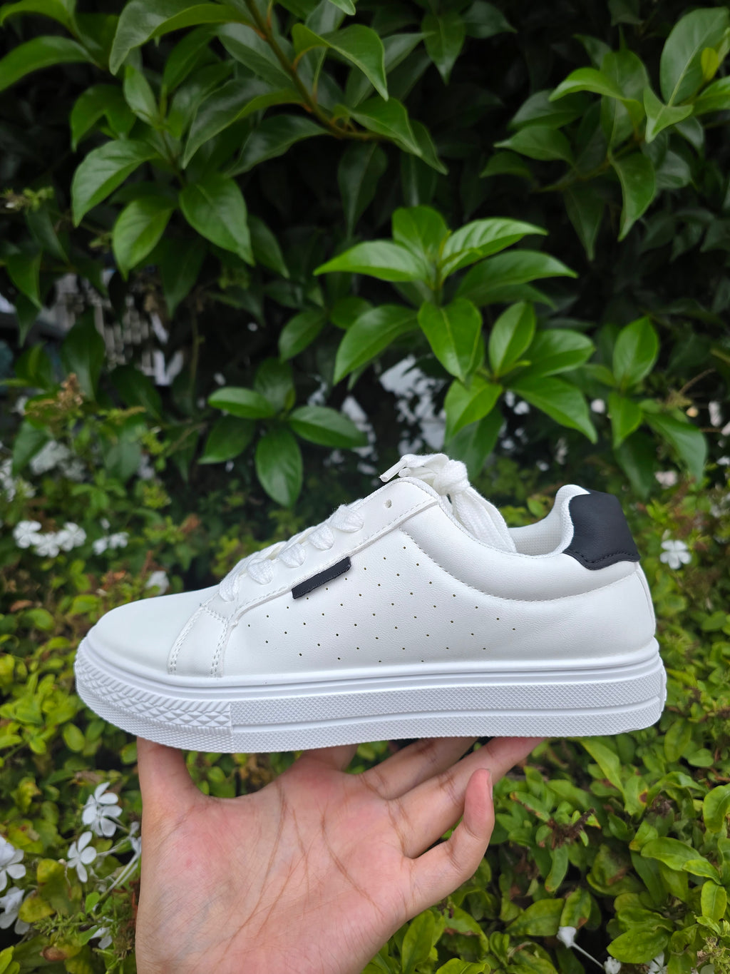 Women’s  Casual Sneakers – Classic Lace-Up Fashion Trainers