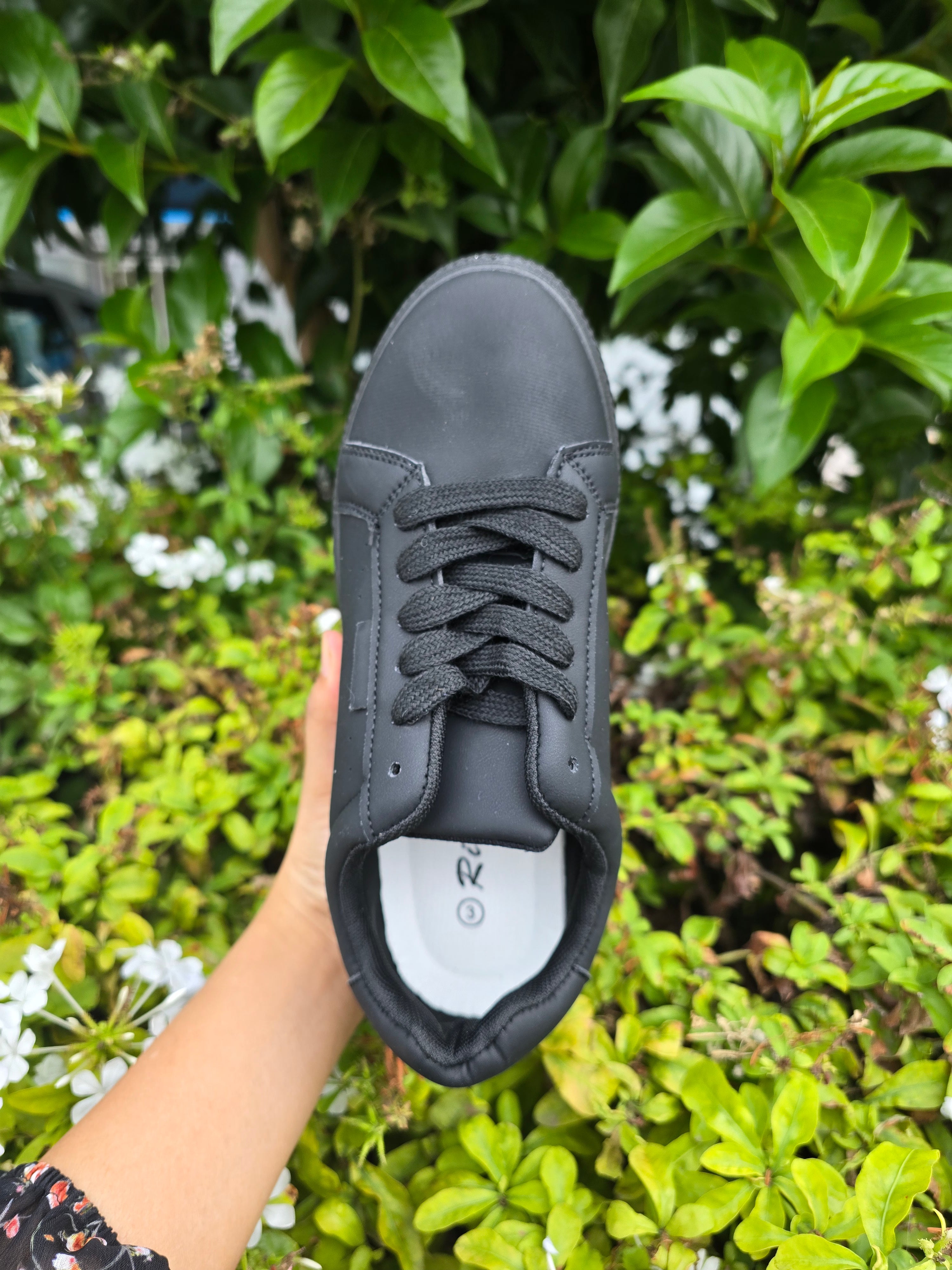Women’s  Casual Sneakers – Classic Lace-Up Fashion Trainers