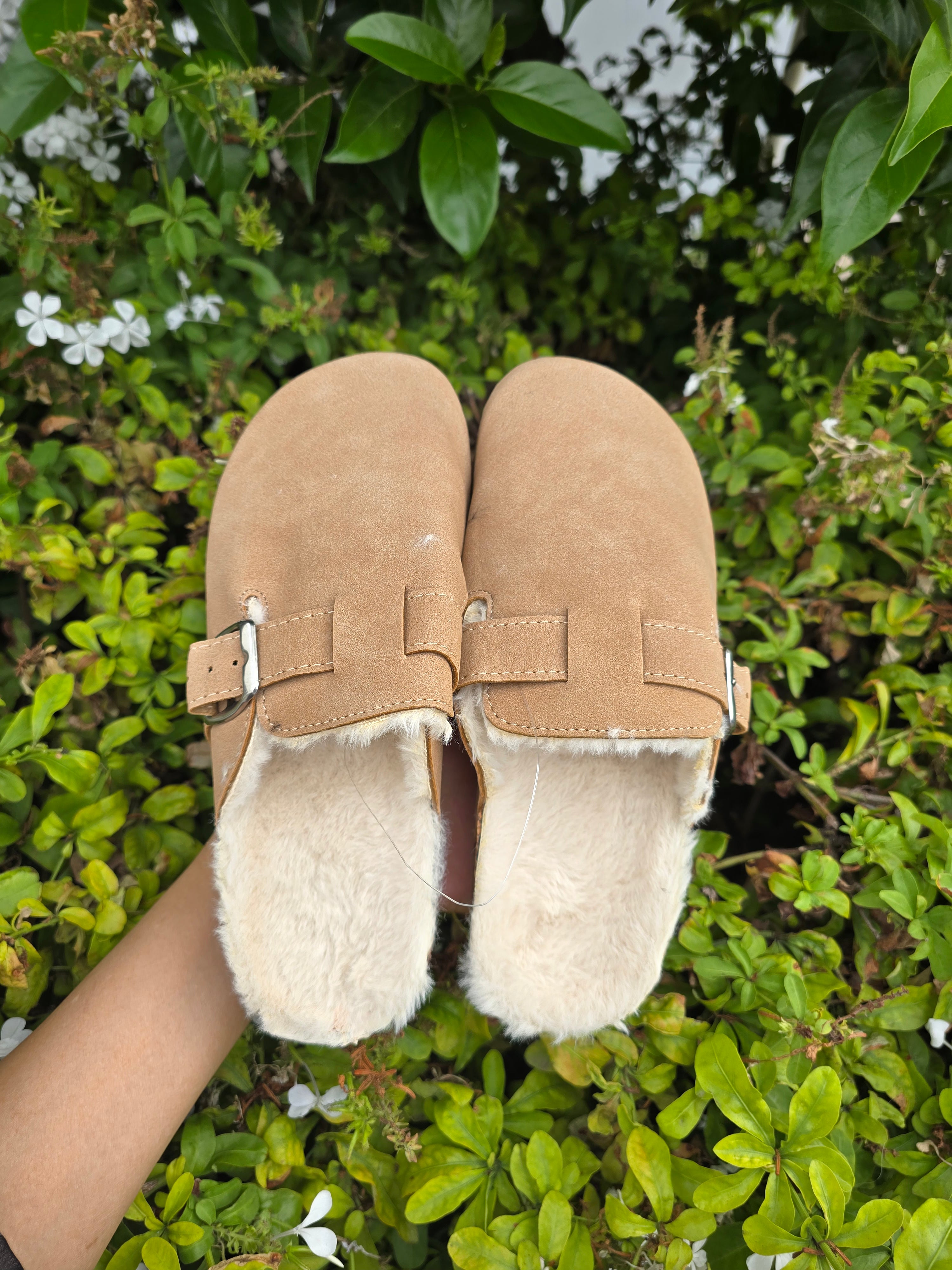 Women’s Buckle Fur Lined Slippers – Cozy Winter Slip-On Clogs