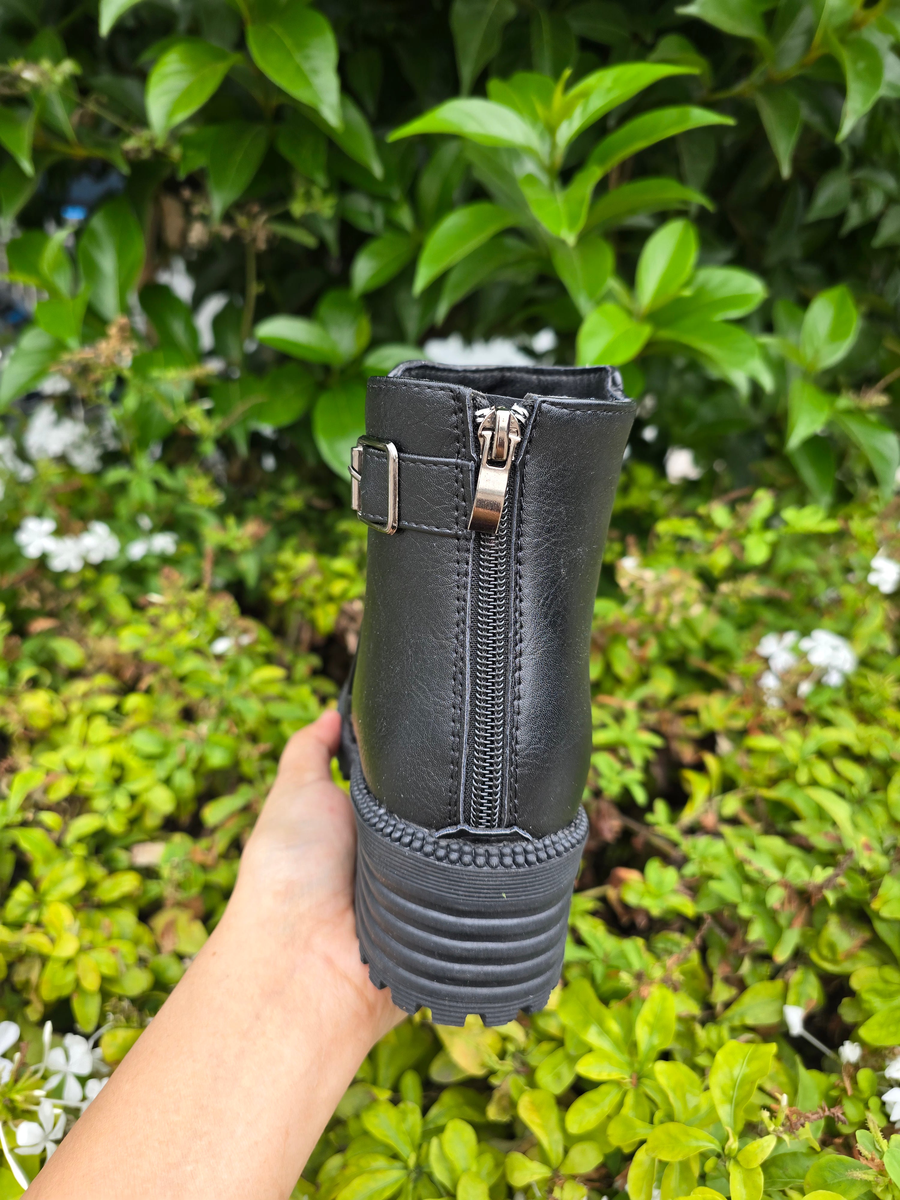 Women’s Buckle Ankle Boots – Chunky Heel Winter Fashion Boots