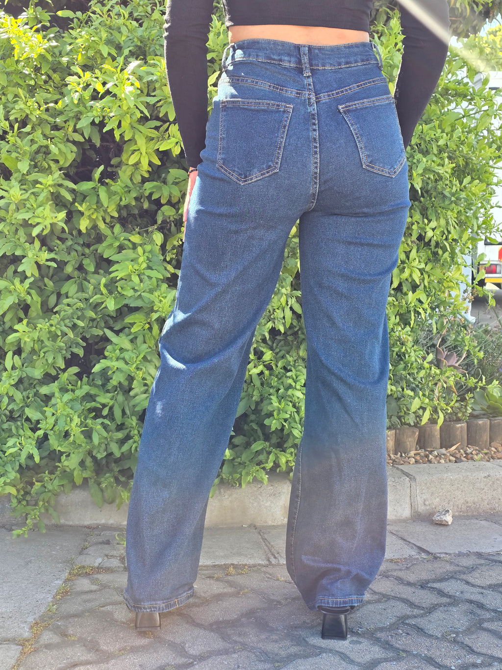 Dark Blue Washed Out Denim Jeans – Relaxed Fit - DYQ-382