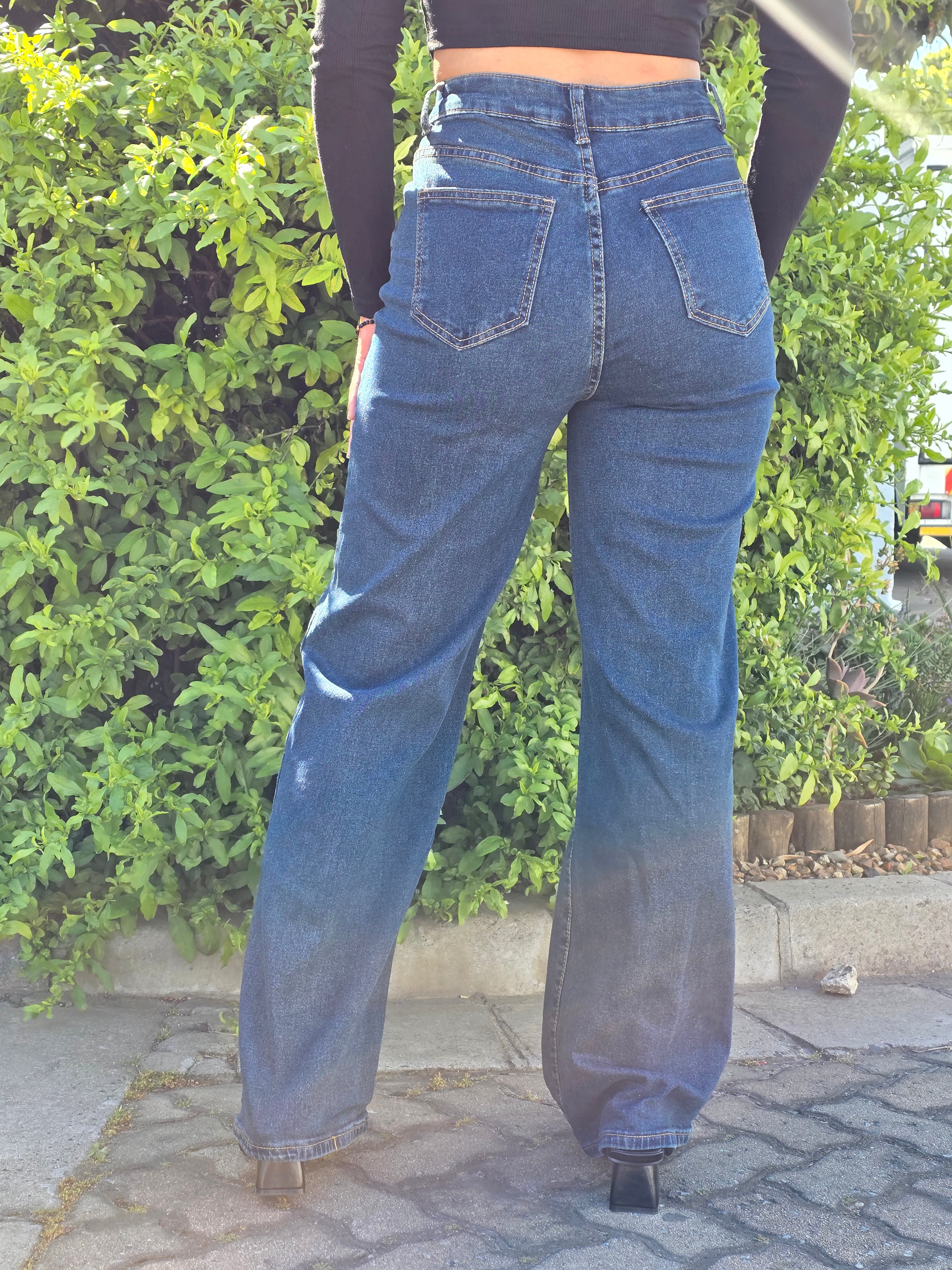 Dark Blue Washed Out Denim Jeans – Relaxed Fit - DYQ-382