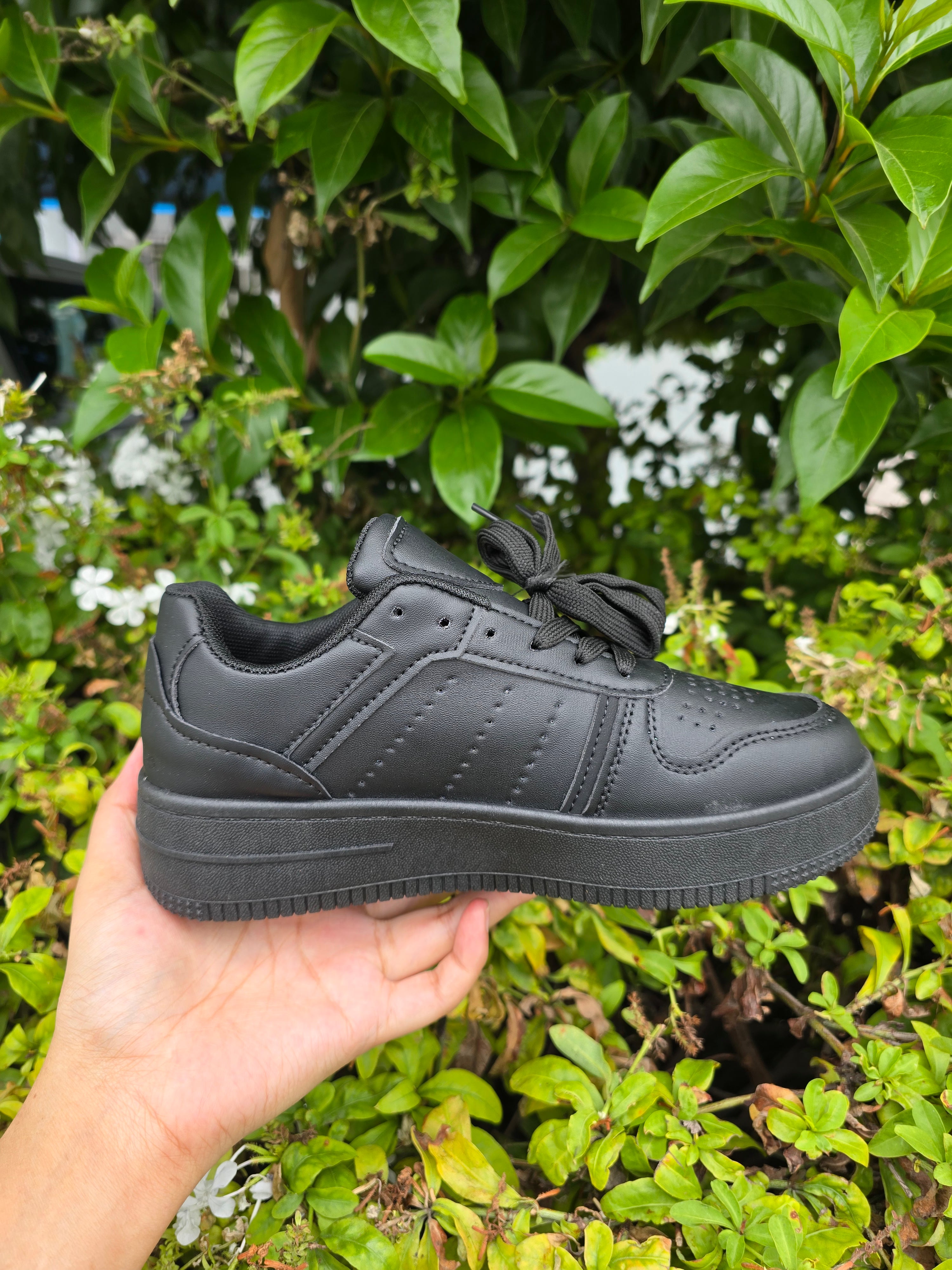 Women’s Casual Sneakers – Lace-Up Street Style Trainers