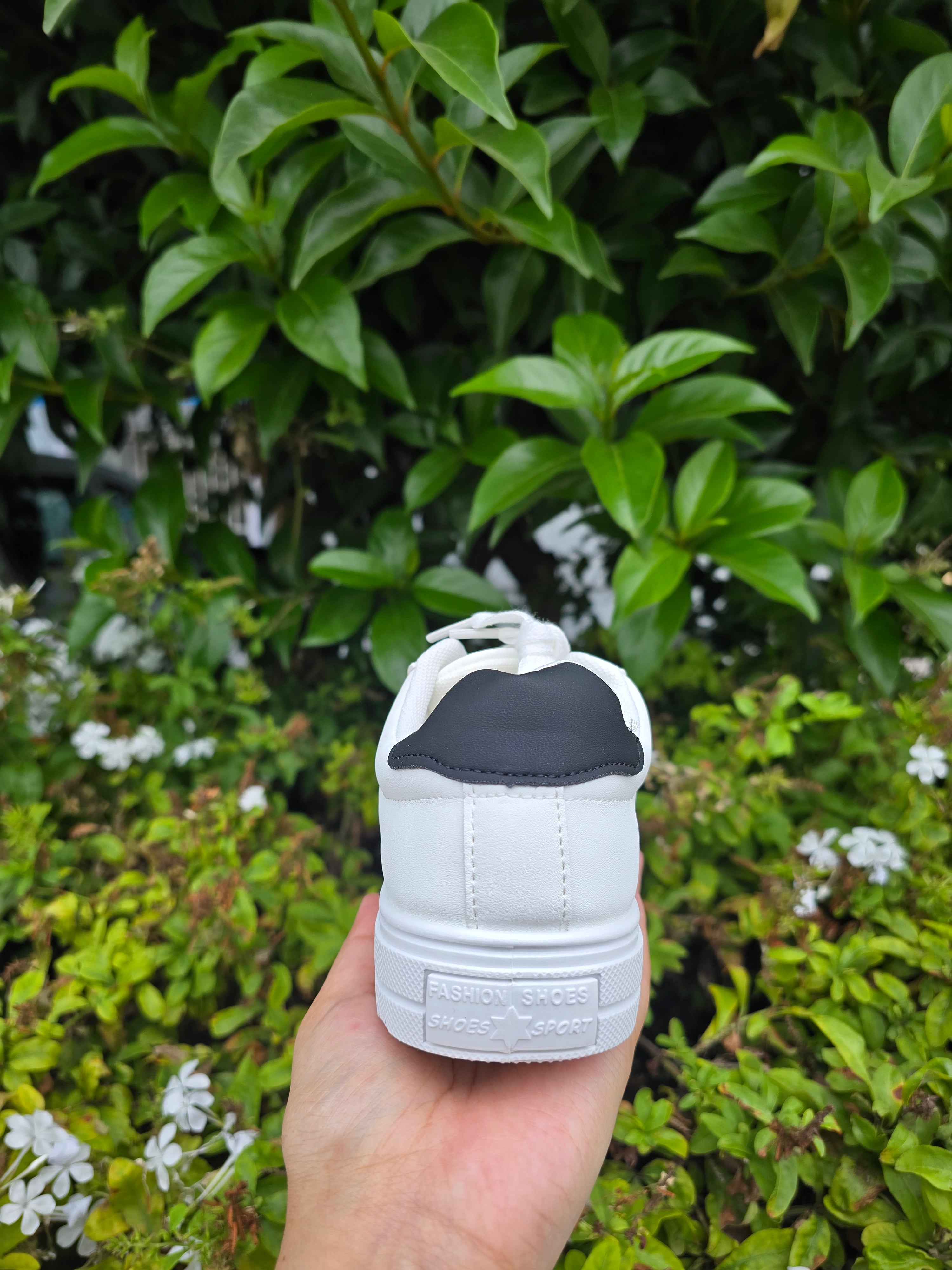 Women’s  Casual Sneakers – Classic Lace-Up Fashion Trainers