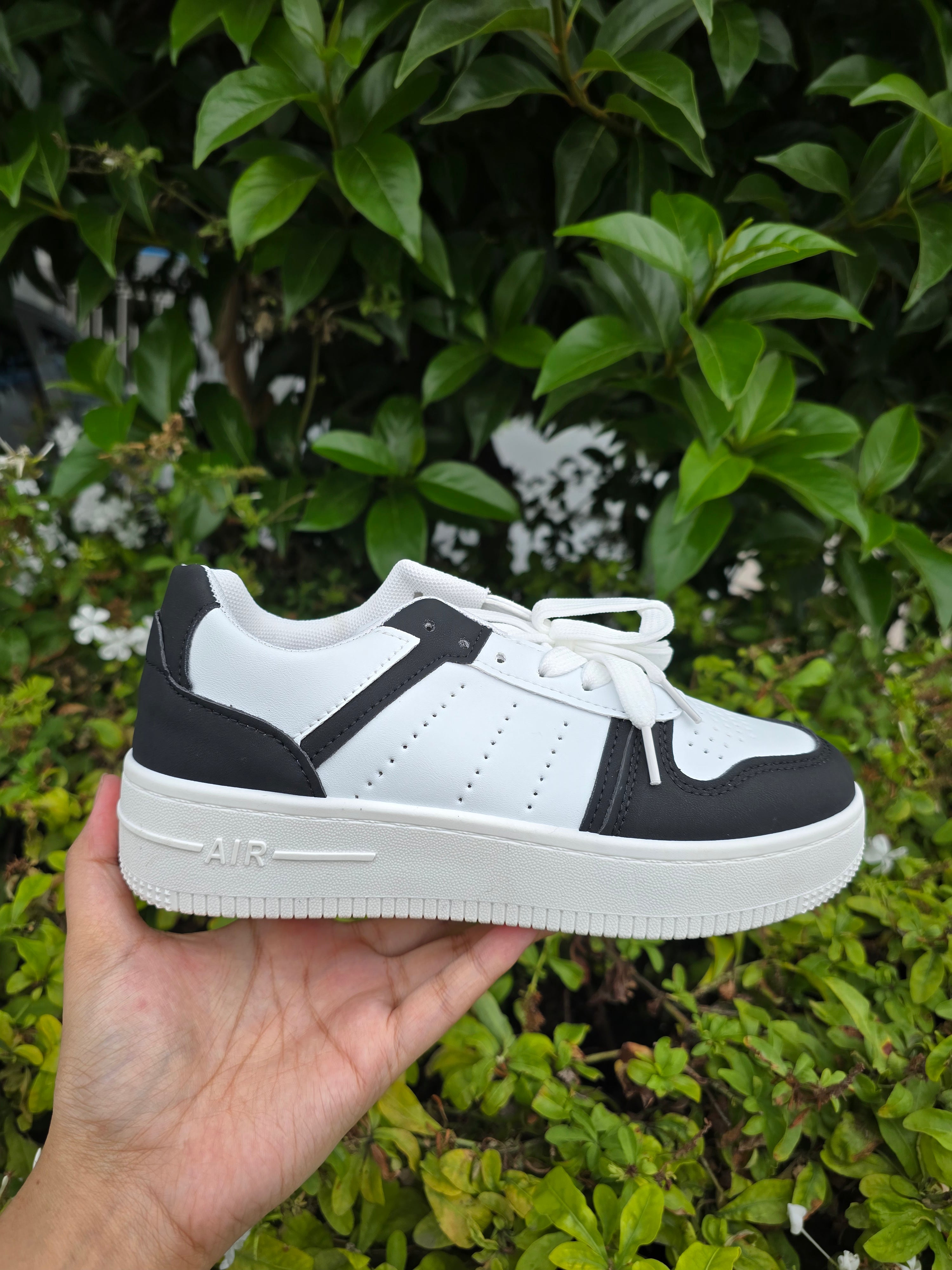 Women’s Casual Sneakers – Lace-Up Street Style Trainers