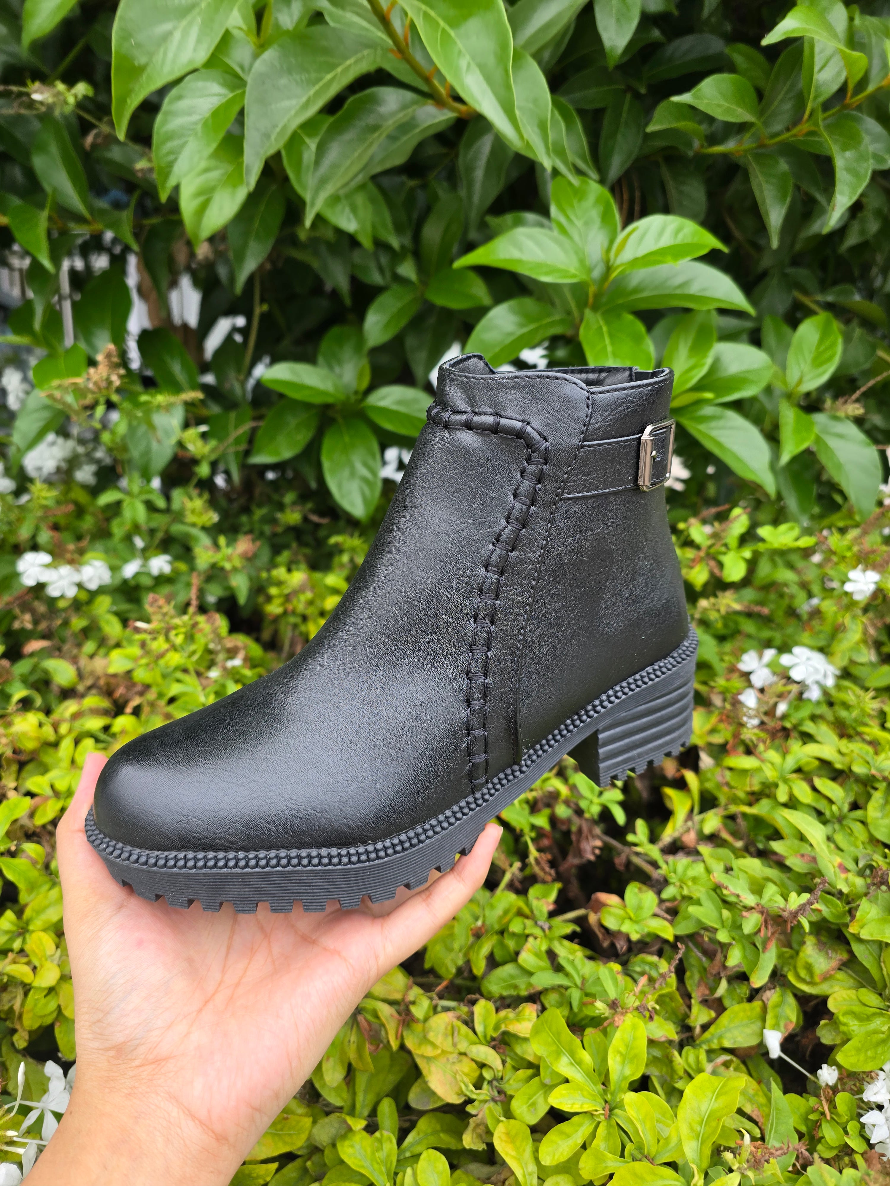 Women’s Buckle Ankle Boots – Chunky Heel Winter Fashion Boots